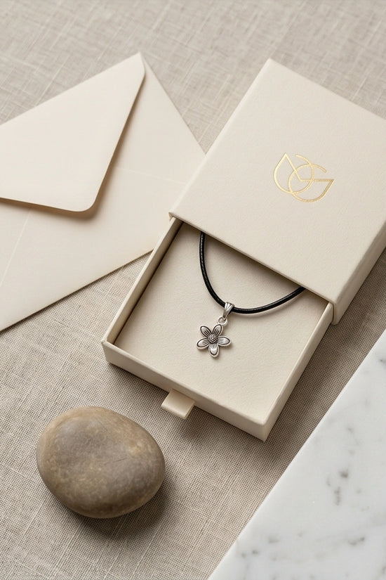 Silver Retro Five-Petal Blossom Necklace