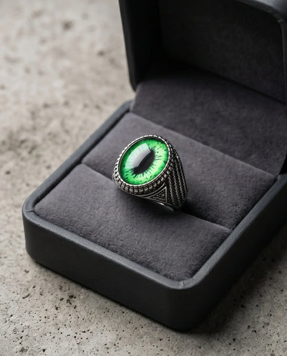 Vintage Sterling Silver Emerald Reptile's Eye Statement Ring