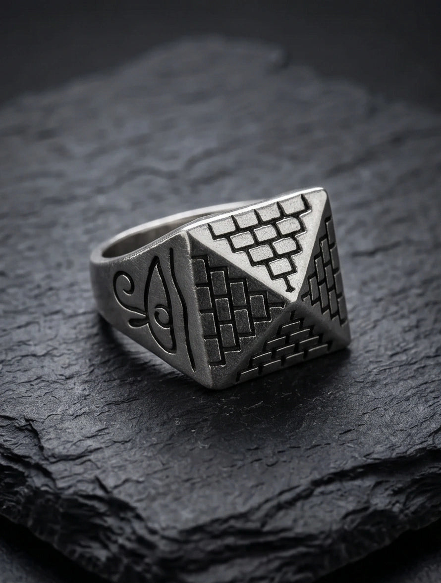 Vintage Sterling Silver Egyptian Pyramid Eye of Horus Ring
