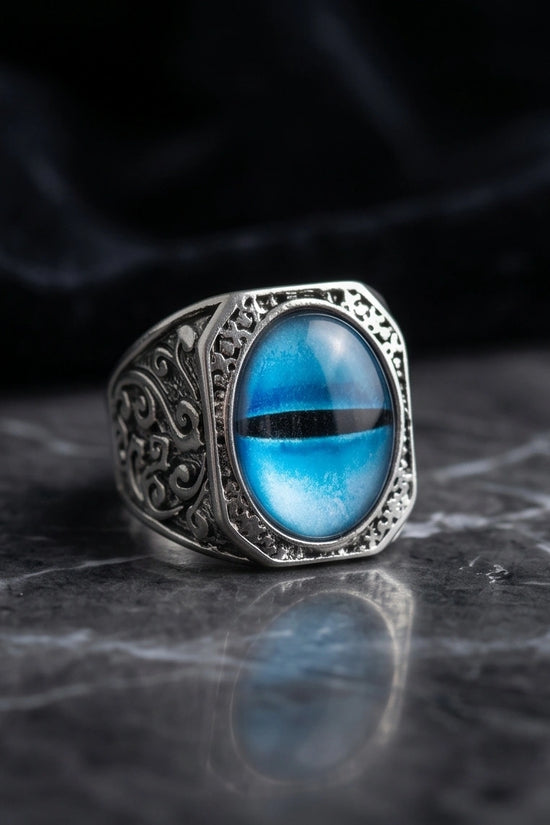 Vintage Sterling Silver Celtic Blue Eagle's Eye Ring