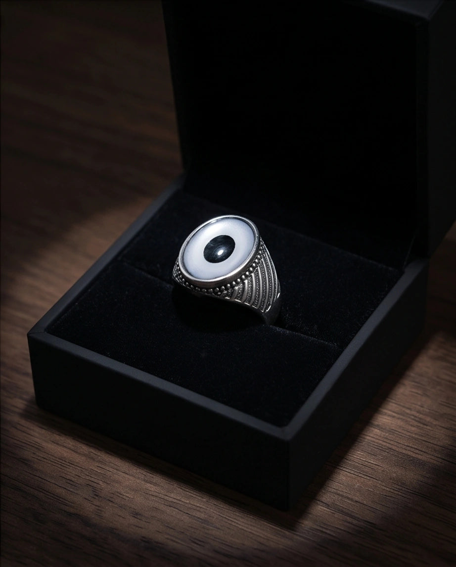 Vintage Sterling Silver Silver-Gray Wolf's Eye Statement Ring