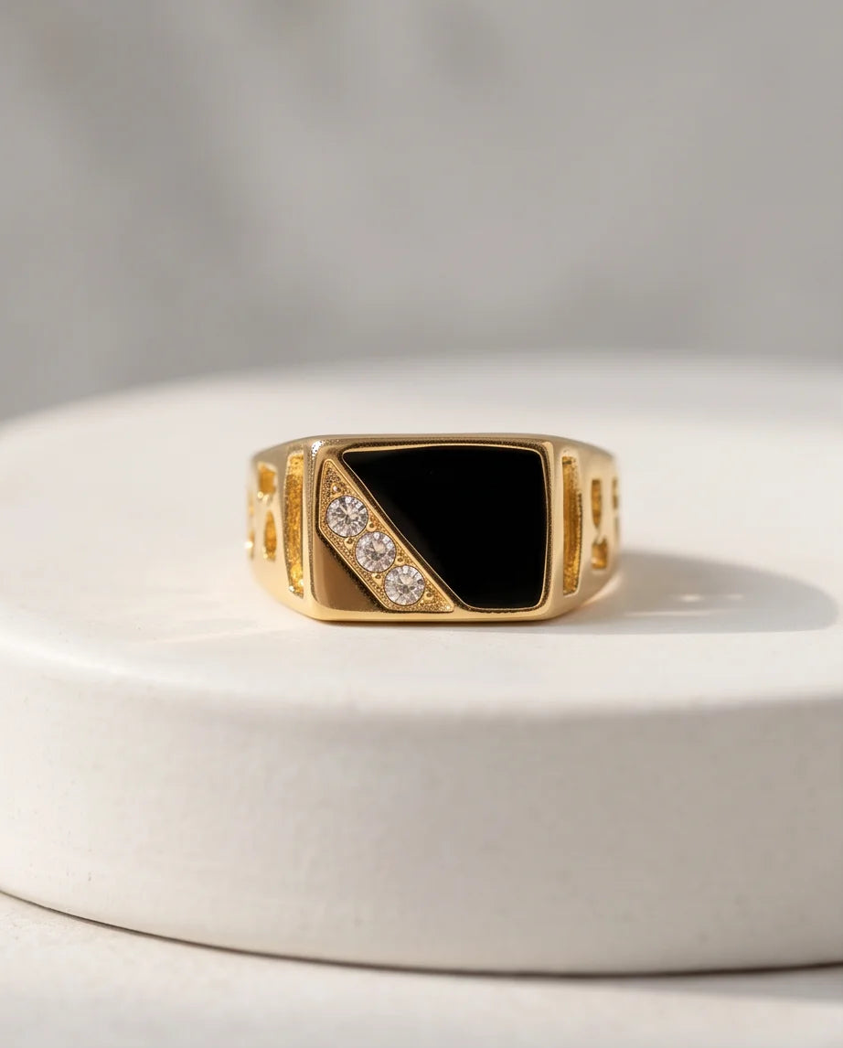 Onyx Inlay & Pavé Diagonal Split Kanji Signet Gold Ring
