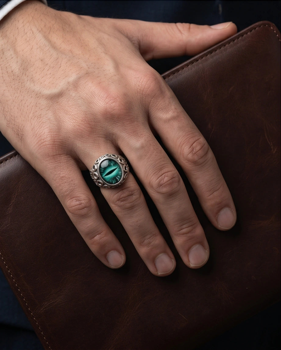 Vintage Sterling Silver Gothic Deep Teal Dragon's Eye Ring