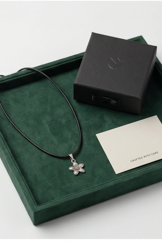 Silver Retro Five-Petal Blossom Necklace